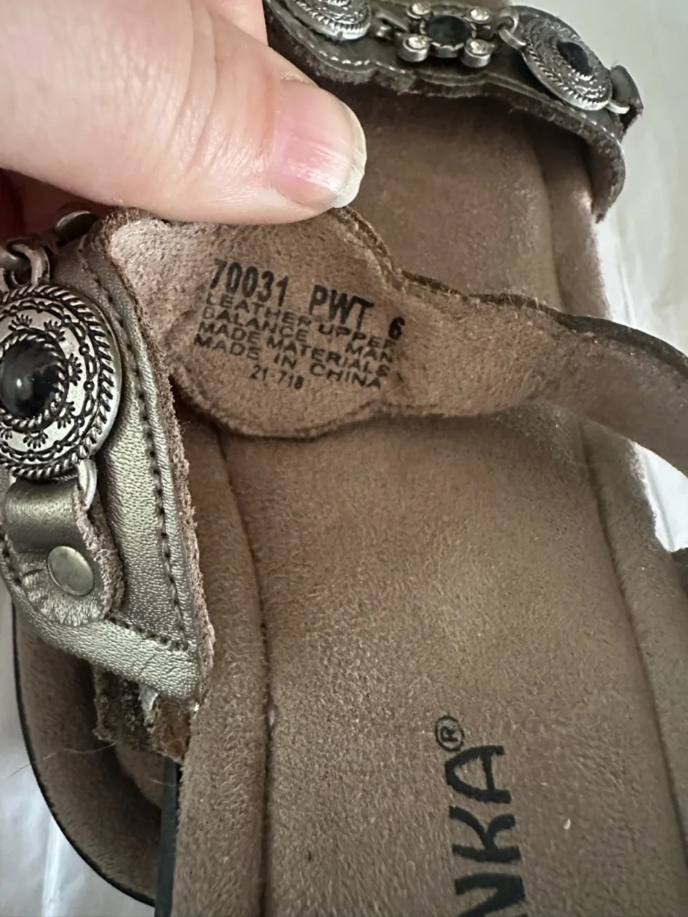 Minnetonka Leather Slide Sandals Concho Western Boho Brown Size 6 - Picture 6 of 6